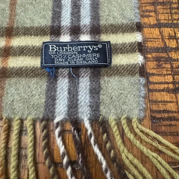 Burberry! Burberry! Burberry! Scarf! - Picture 3 of 7